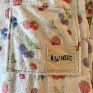 Djerf Avenue - Summer Berries Robe